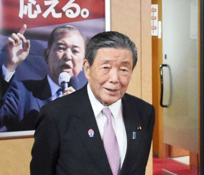 予算案が衆院を通過し会見に臨む森山裕幹事長＝４日、東京・永田町の自民党本部