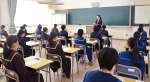 初日の試験開始を待つ受験生たち＝５日、鹿児島市の鹿児島女子高校