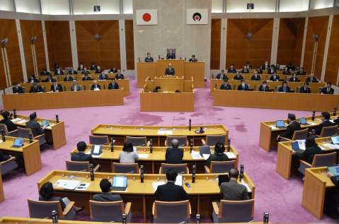 ５日あった鹿児島県議会本会議＝本会議場