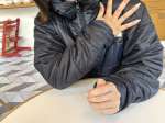 「仕事を失ってでも関係を断つことができて良かった」と話す鹿児島県出身の女性＝２月下旬