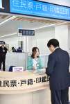本稼働した「書かない窓口」＝１０日、姶良市役所