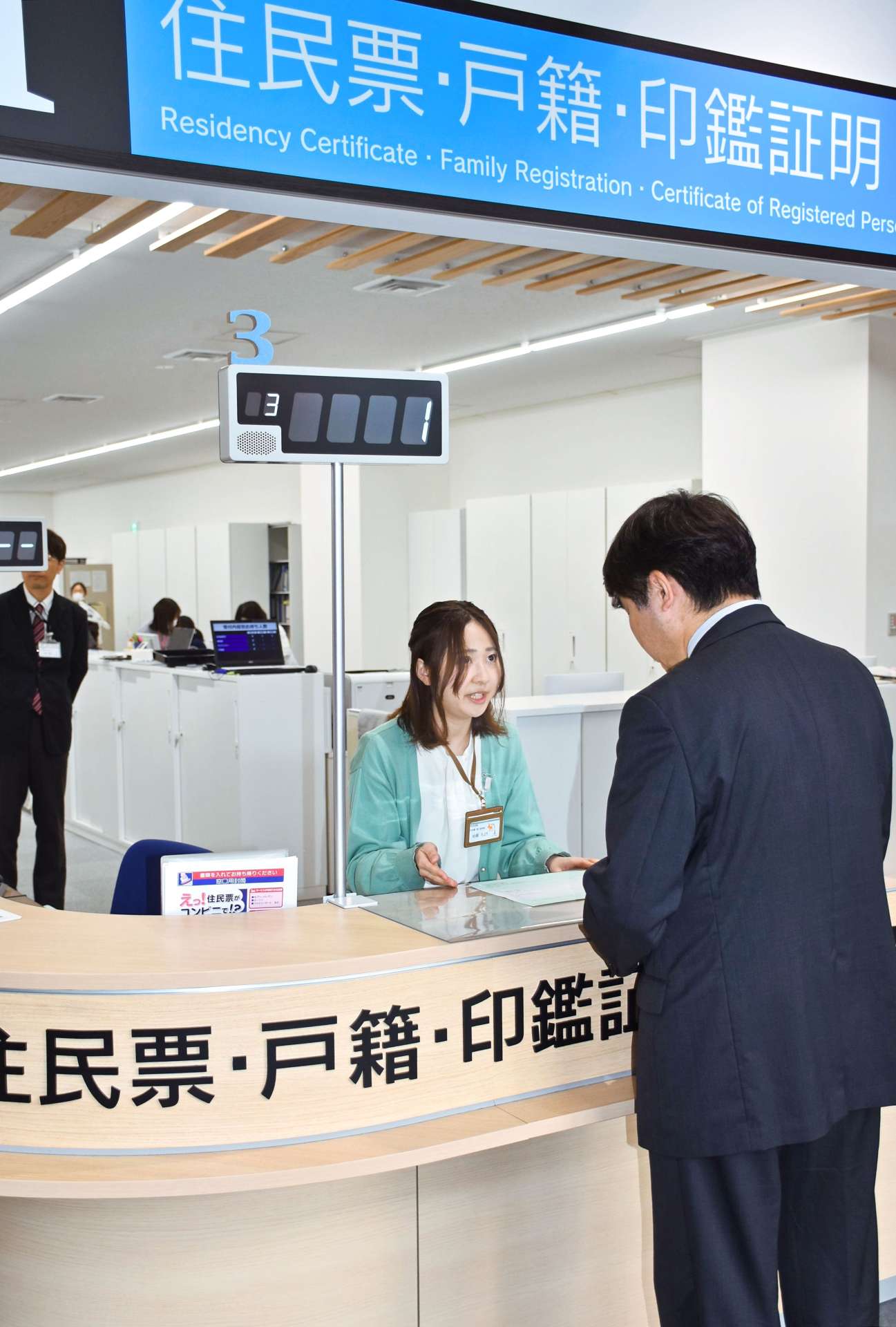 本稼働した「書かない窓口」＝１０日、姶良市役所
