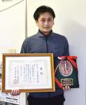 全国発表会で最高賞を受賞した畜産農家の川原慎之介さん＝南大隅町