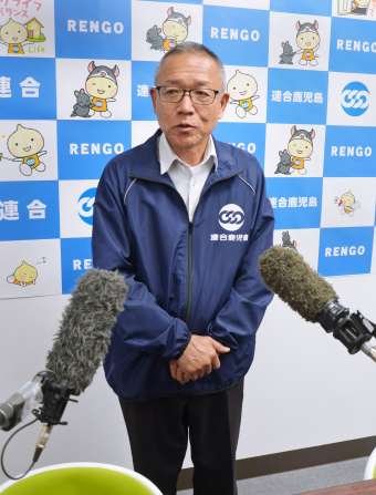 ５者会議の会合後、報道陣の取材に答える連合鹿児島の下町和三会長＝１０日、鹿児島市