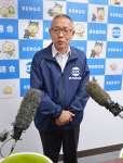 ５者会議の会合後、報道陣の取材に答える連合鹿児島の下町和三会長＝１０日、鹿児島市