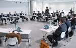 トラック業界の環境改善に向け議論する会合＝１２日、鹿児島市の県トラック研修センター