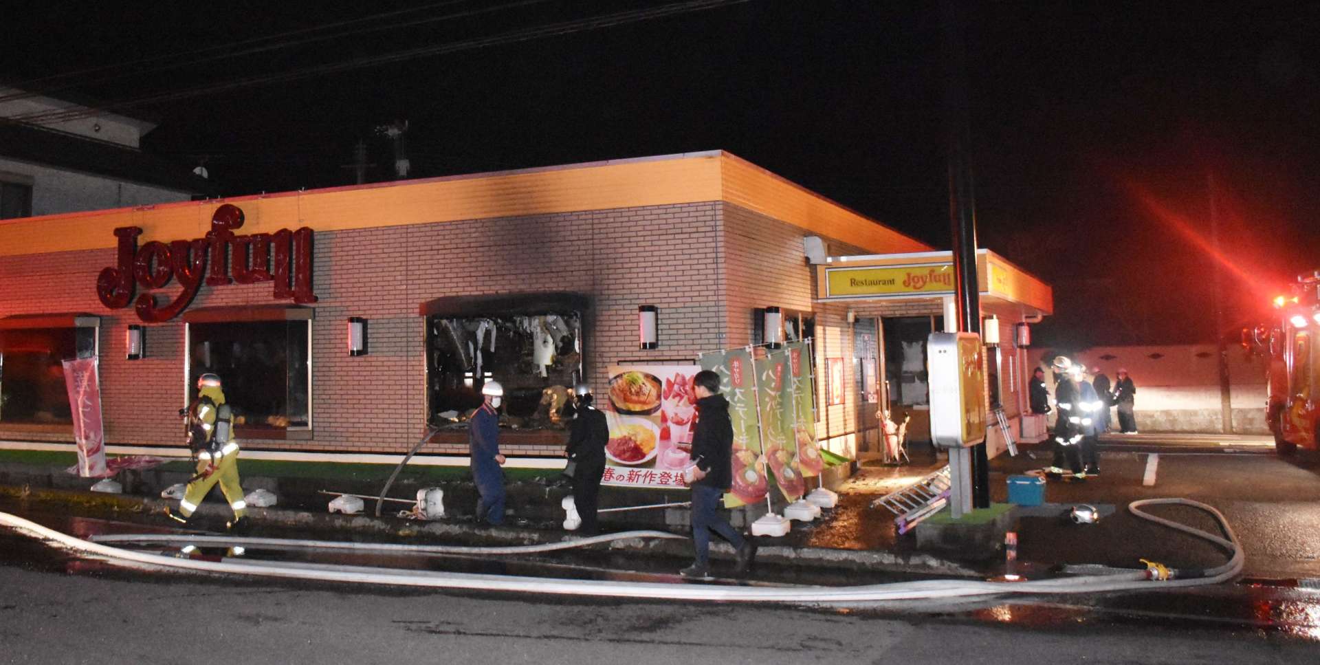 火災があったジョイフル鹿児島末吉店＝１４日、曽於市末吉