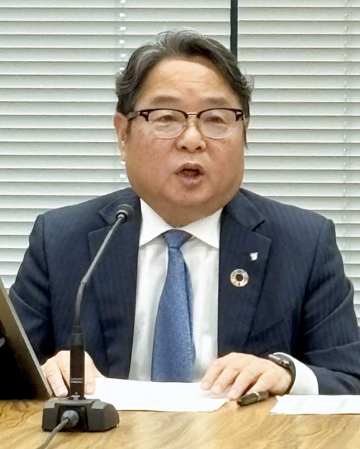 質問に答える池辺和弘社長＝１４日、東京・大手町