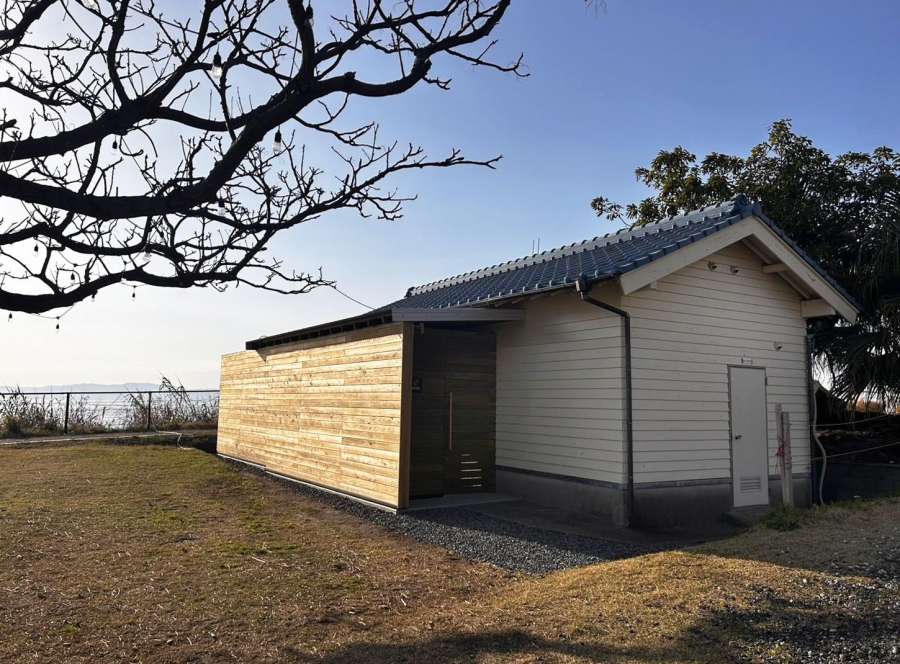 「海のジンジャＳＡＵＮＡ」の外観＝鹿屋市天神町