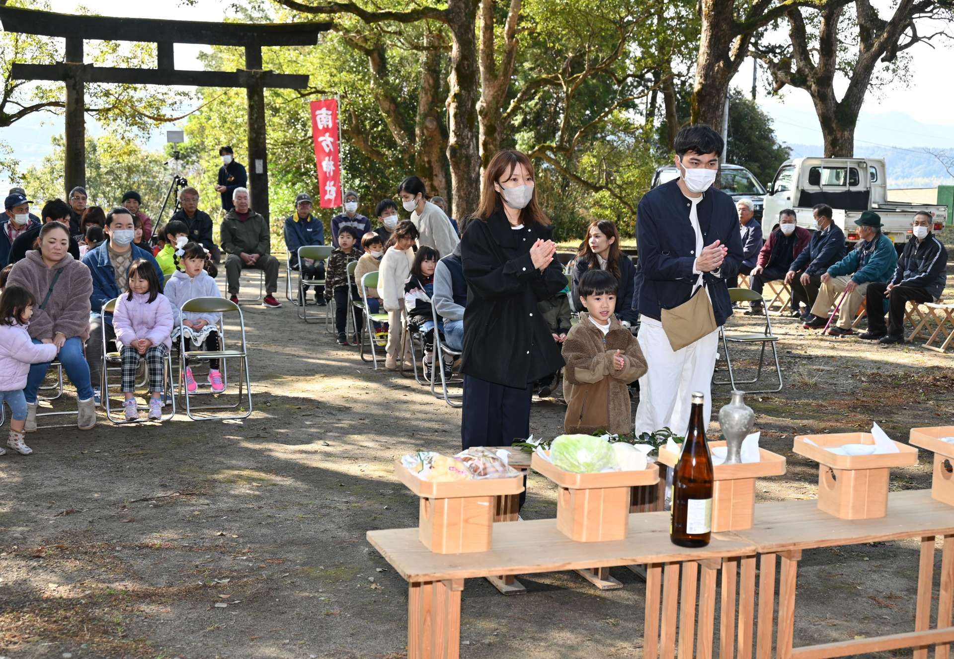 勧学祭で楽しい学校生活を願う新１年生＝南九州市川辺の南方神社