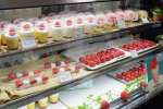 福岡県産あまおうを使ったスイーツ＝１９日、鹿児島市の山形屋