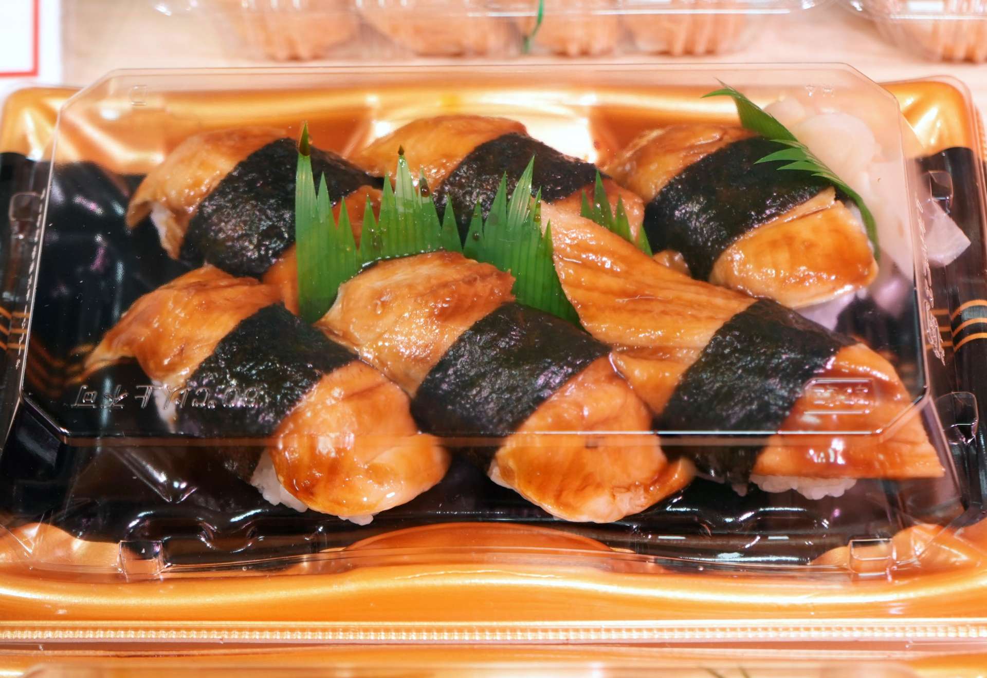 穴子の握りずし＝１９日、鹿児島市の山形屋