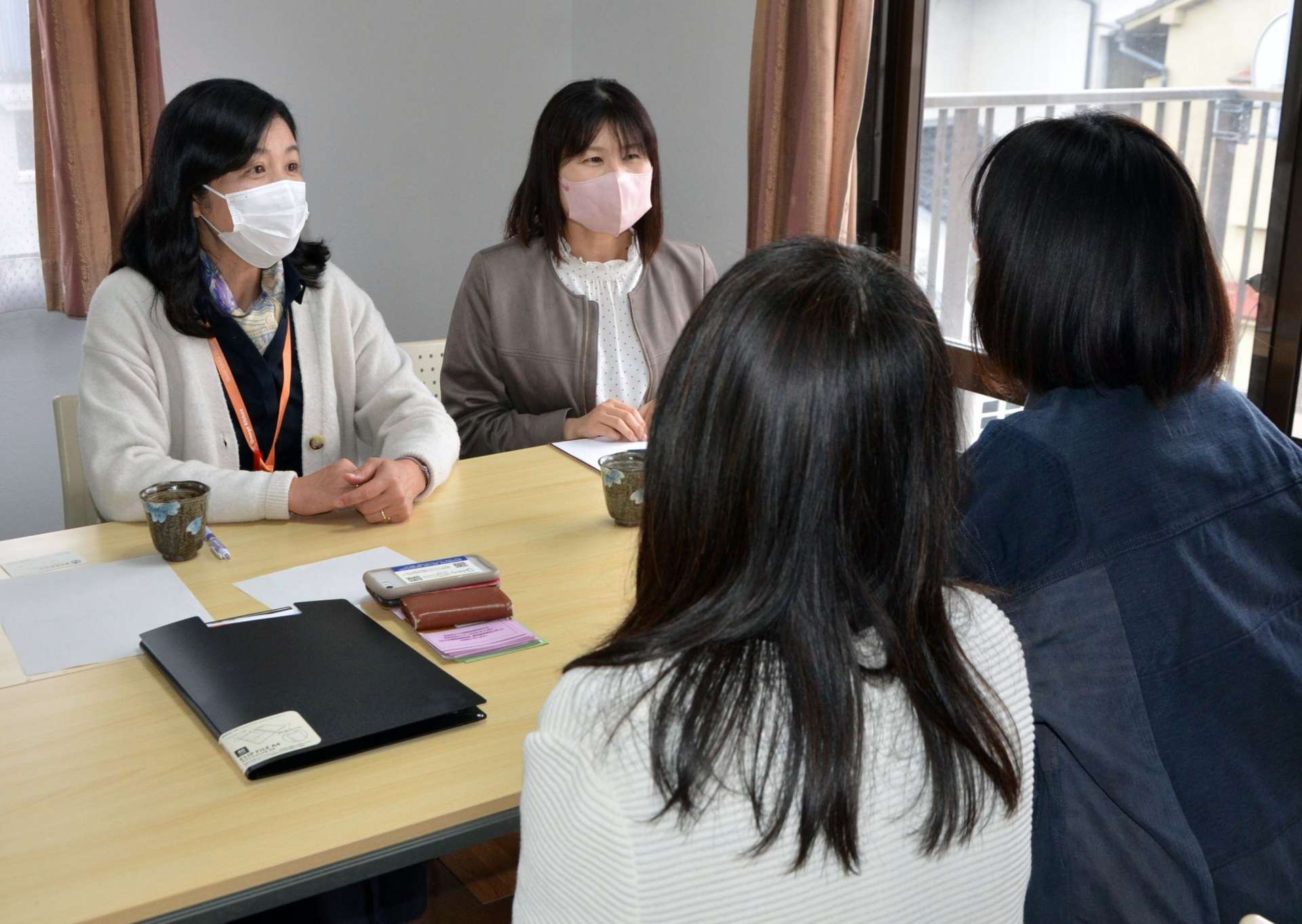 子どもアドボカシーについて意見を交わす県内のアドボケイト