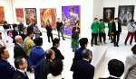 色彩豊かな作品が並ぶ「絹谷幸二親子三人展」＝２２日午前、鹿児島市立美術館
