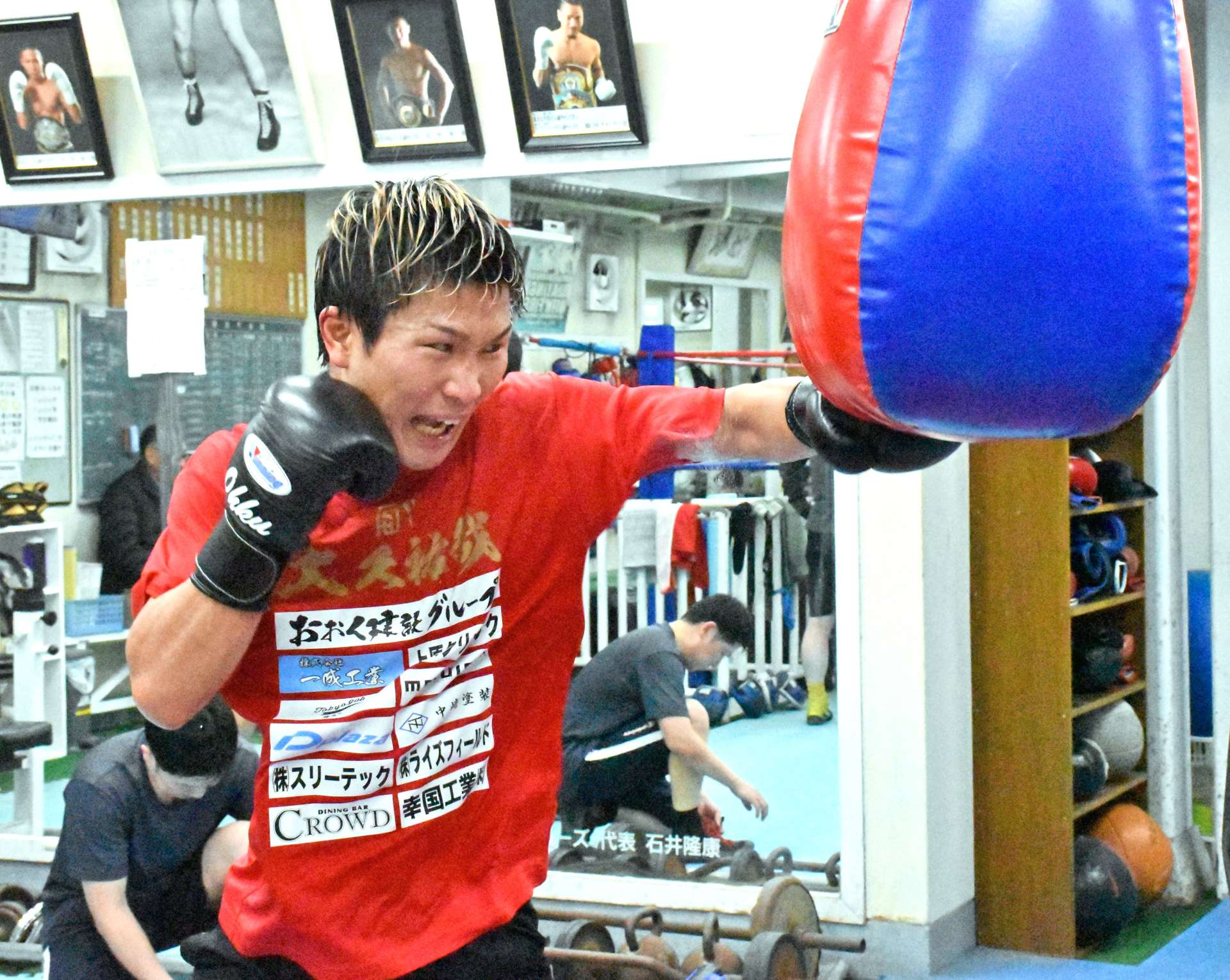 日本タイトルマッチに向けてトレーニングする大久祐哉＝東京都世田谷区