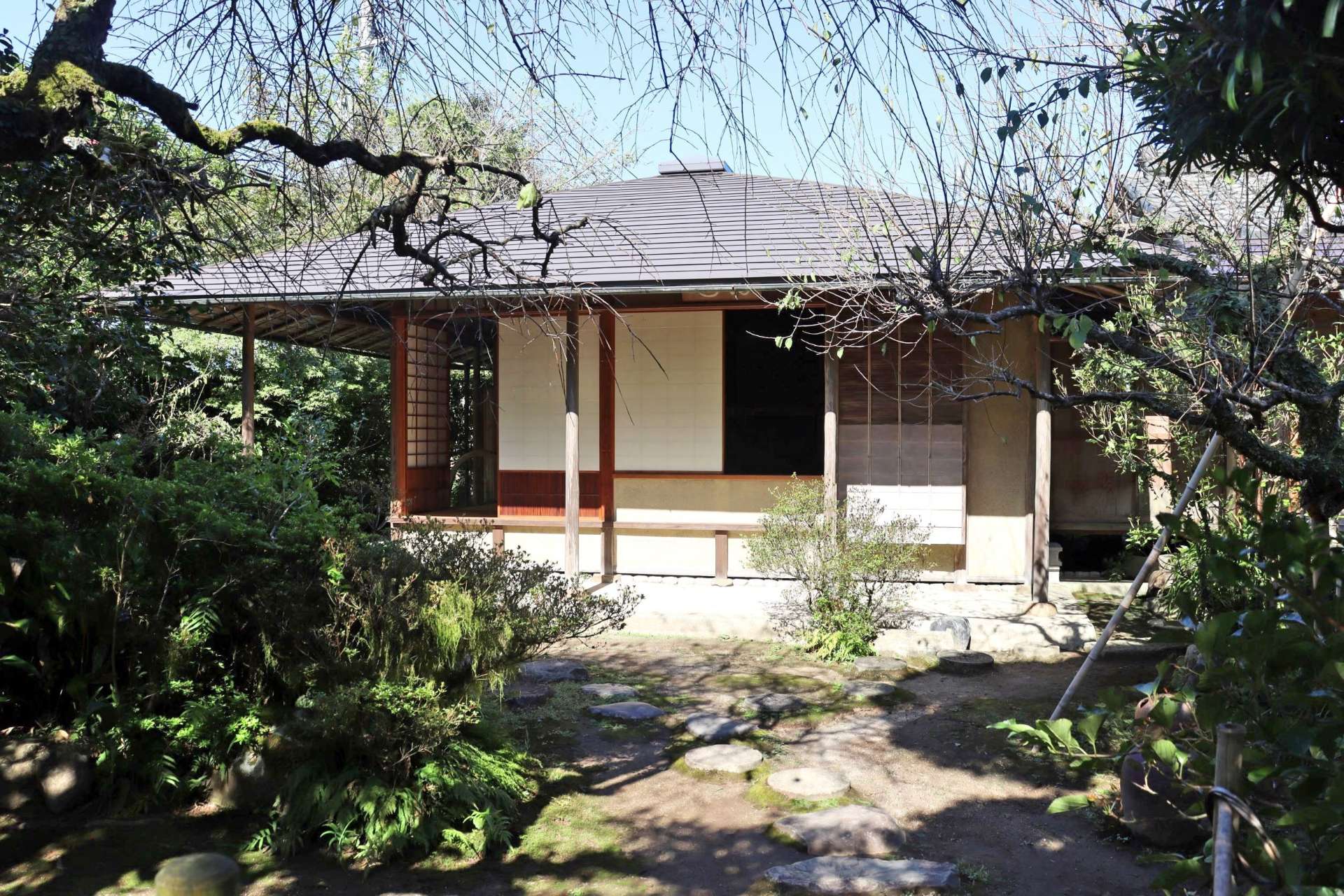 国登録有形文化財に指定される見通しとなった沈壽官家茶室鶴壽軒（日置市教育委員会提供）