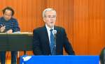 社民党鹿児島県連合の定期大会であいさつする川路孝代表＝２２日、鹿児島市