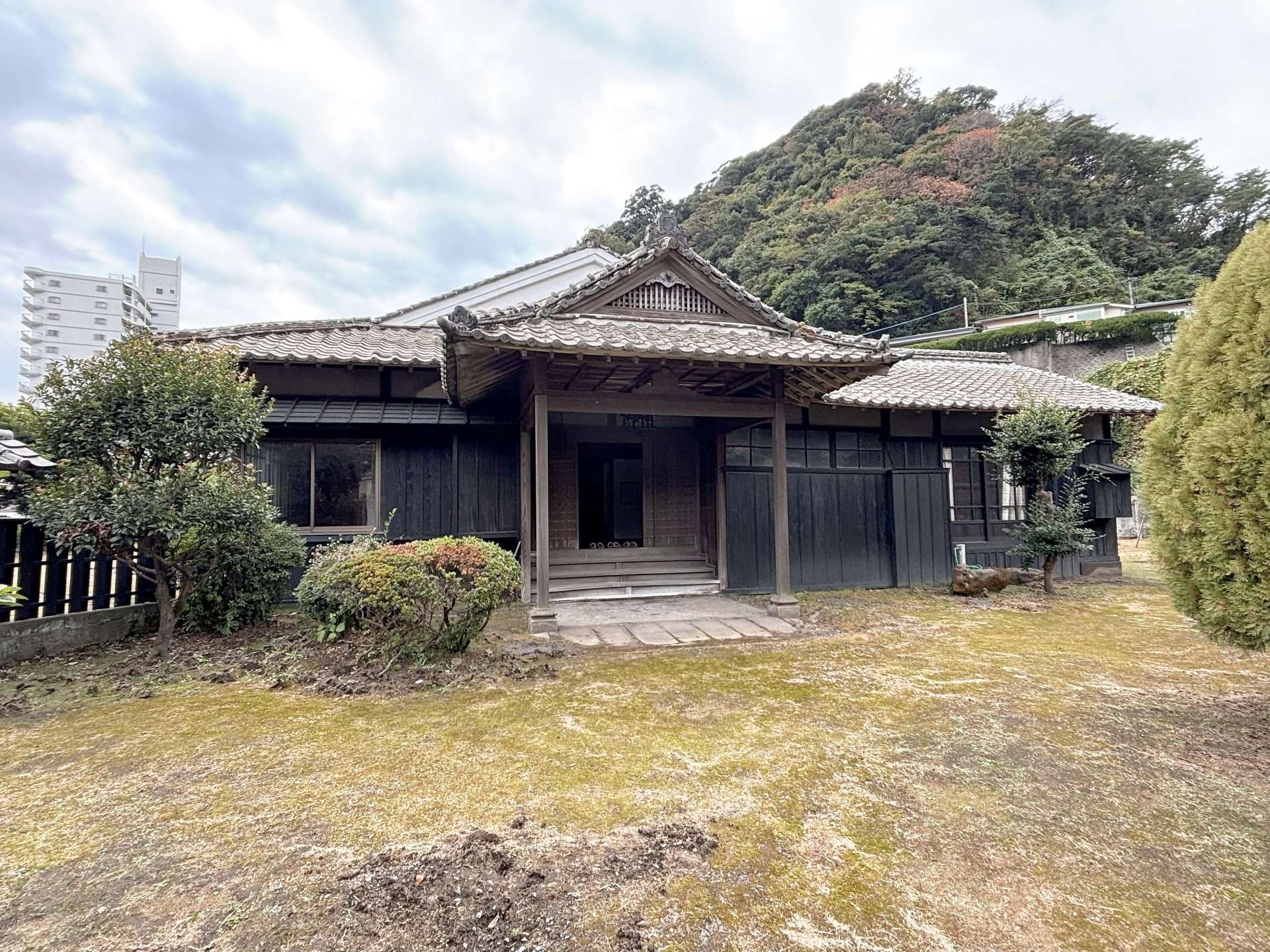 有形文化財（建造物）に指定答申された「旧島津家別邸主屋」＝鹿児島市吉野町（県教育委員会提供）