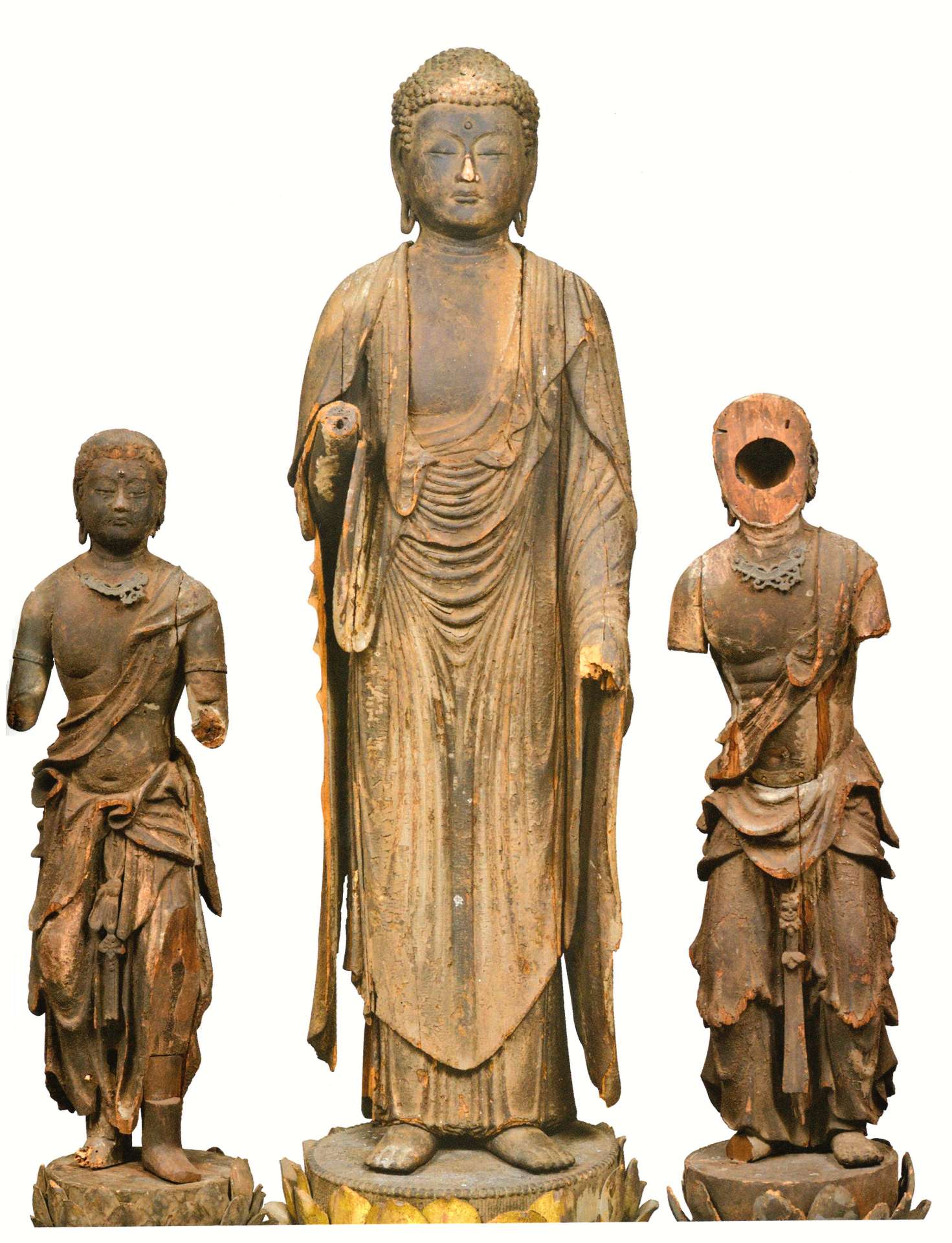 有形文化財（彫刻）に指定答申された「薩摩川内市入来町の木造阿弥陀三尊像附木造僧形立像」（県教育委員会提供）