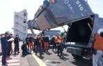 ごみ収集車の構造や事故発生時の対応を学ぶ消防署員＝志布志市の志布志消防署