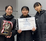 女子サーブルで準優勝した鹿南のメンバー＝島原復興アリーナ