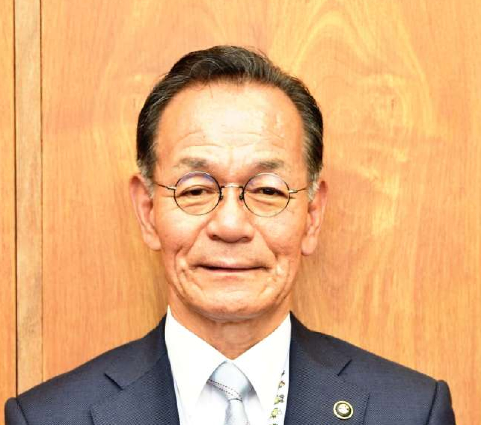 中屋謙治氏