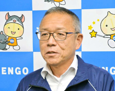 「５者会議」の対応を報道陣に説明する連合鹿児島の下町和三会長＝２８日、鹿児島市