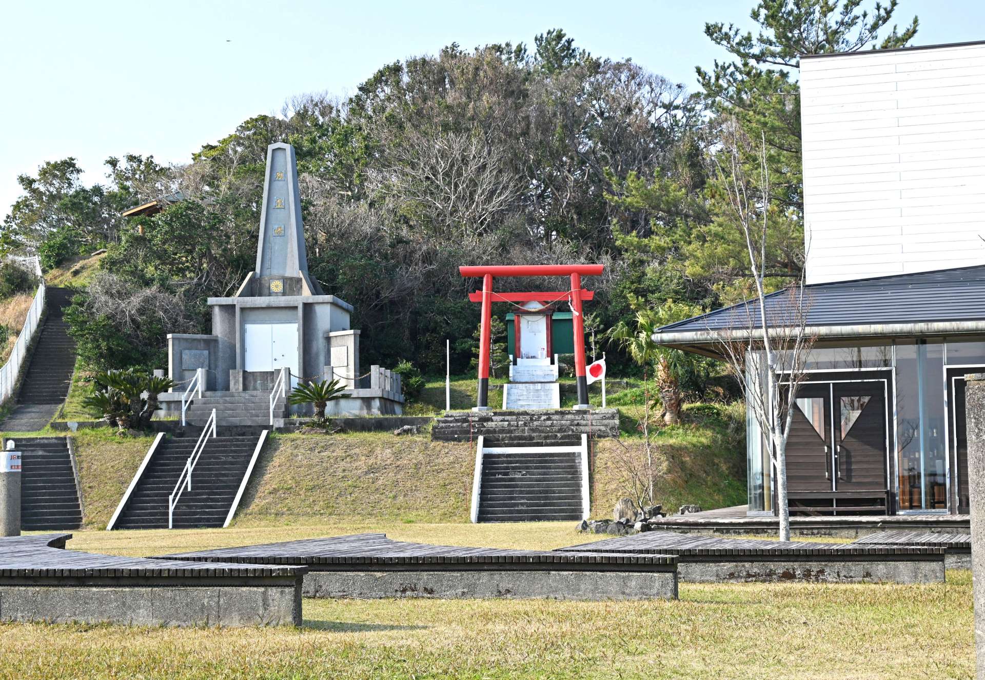 仮宮のままで８０年になる枕崎神社＝枕崎市山手町