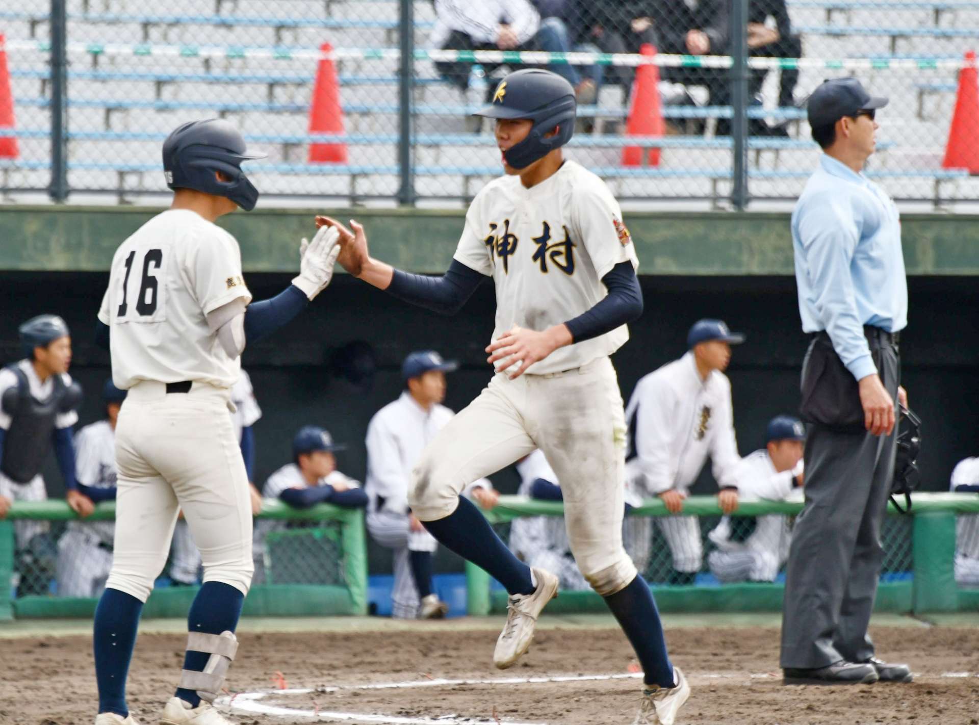 ３回裏神村２死一塁、結城の三塁打で一走梶山が生還＝平和リース