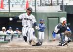 ５回表鹿屋中央無死満塁、草宮の三塁打で一走・宮嶋が生還＝平和リース