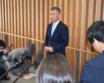 （別カット）ＪＲ肥薩線検討会議後、取材に応じるＪＲ九州の松下琢磨取締役常務執行役員＝３１日、熊本市の熊本県防災センター