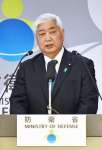 記者の質問に答える中谷元・防衛相＝１日、防衛省