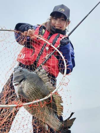 （別カット）鹿児島市の岸壁で４２センチのチヌをゲット