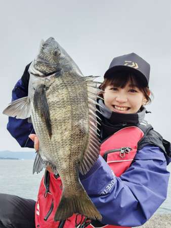 鹿児島市の岸壁で４２センチのチヌをゲット