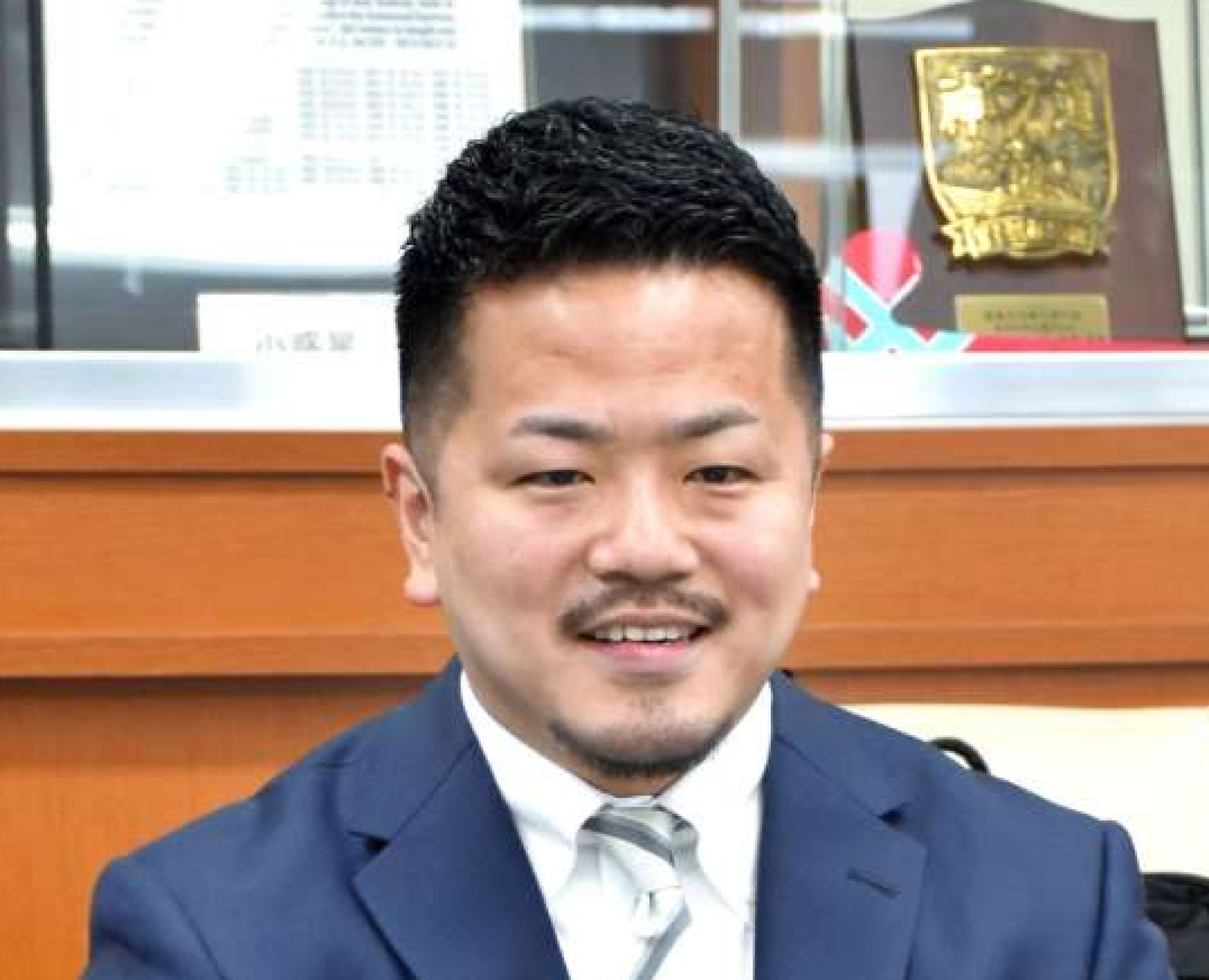 下甑手打診療所に赴任する橋野伸医師＝薩摩川内市役所