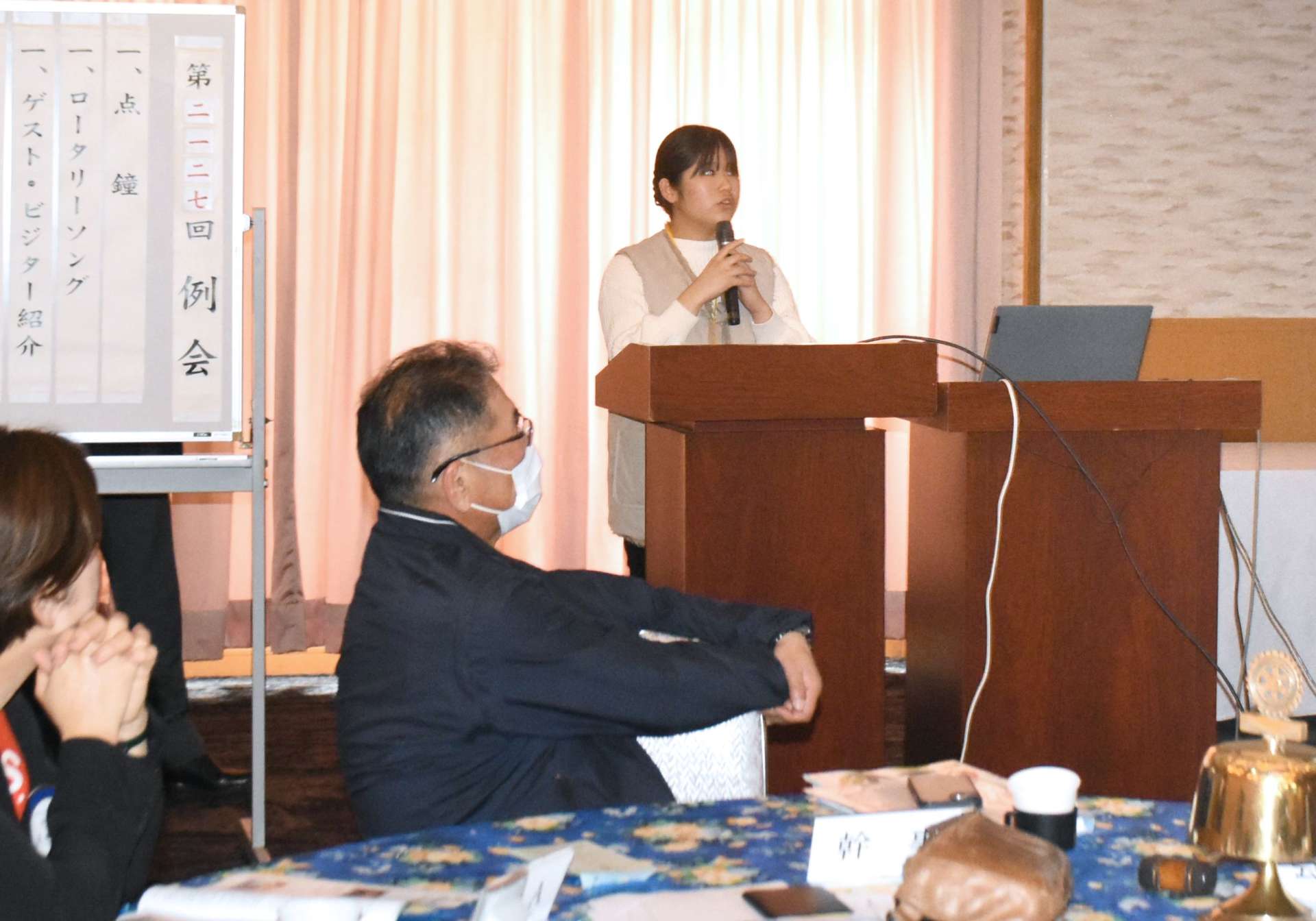 台湾での交流活動を報告する市來寧子さん＝３月３１日、鹿屋市