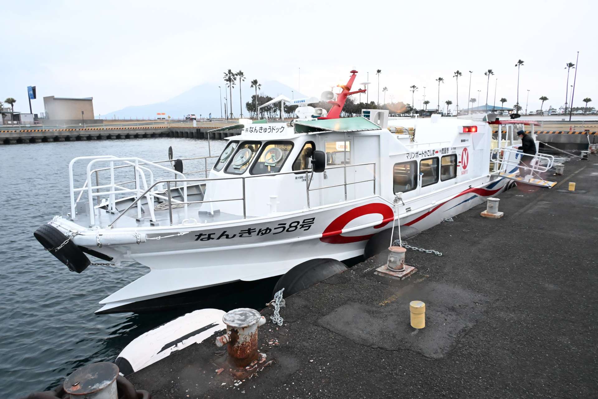 鹿児島市と鹿屋市を結ぶ定期船なんきゅう＝鹿児島市のマリンポートかごしま