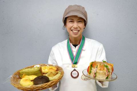調理パン部門で全国３位に輝いた江崎優子さん＝鹿児島市の「ＢＲＥＡＤ　ＨＯＵＳＥ　ｋｉｋｉ」