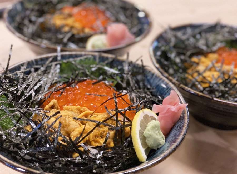 ウニの姿をかたどった太郎寿司の「うに・いくら丼」（提供写真）