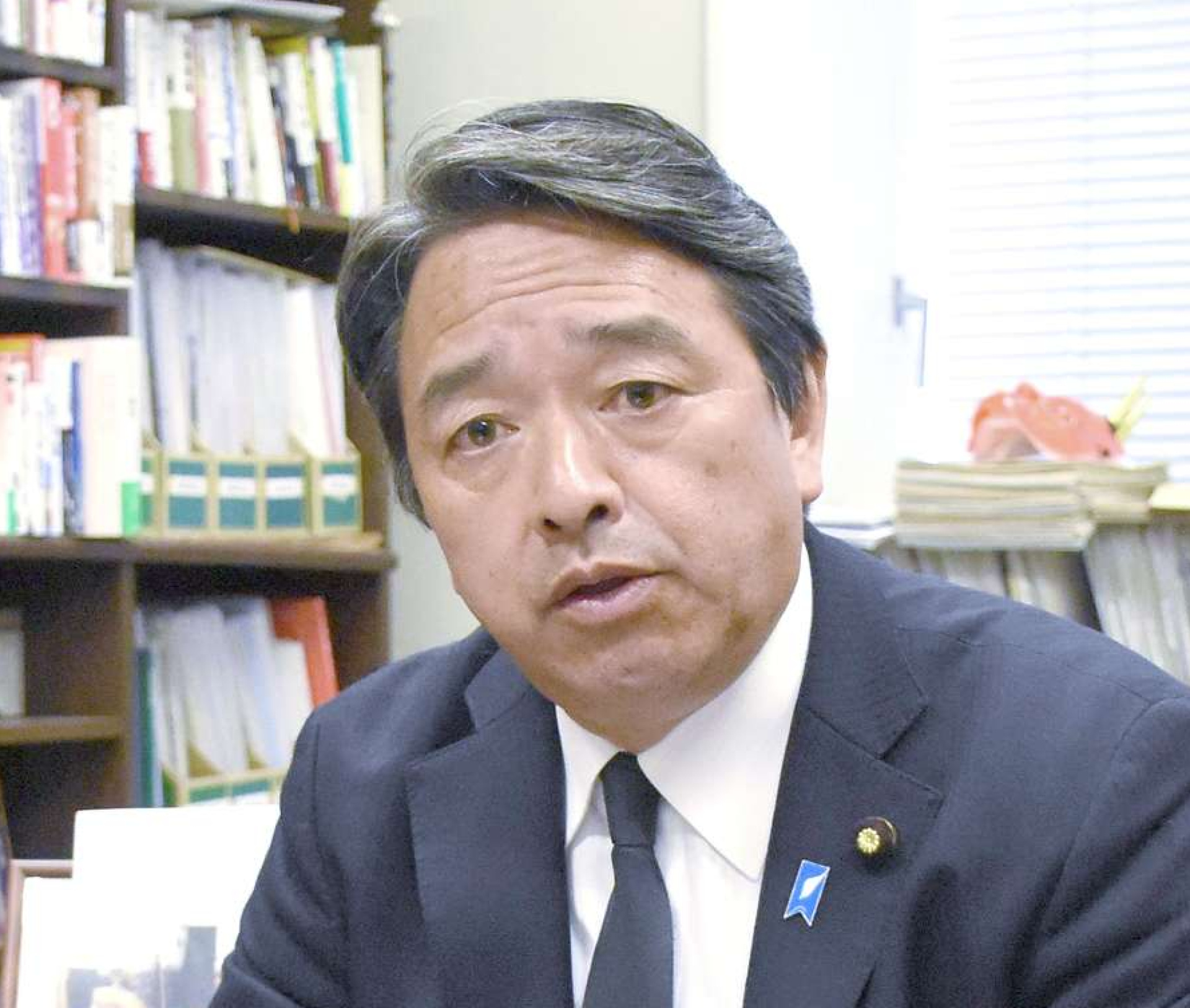 「地方議員の数を増やしたい」と語る榛葉賀津也幹事長＝東京・永田町の参院議員会館