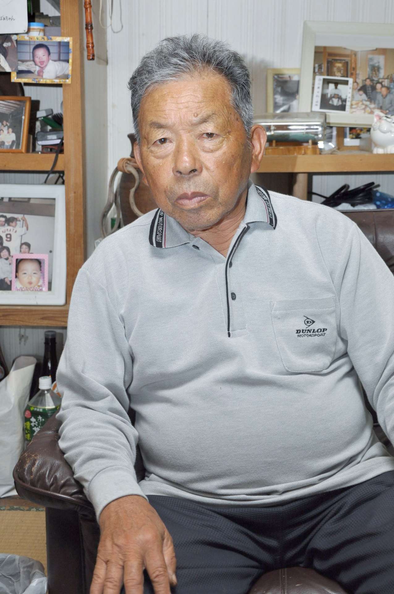 鹿児島大空襲での避難の様子を語る岩崎勉さん＝長島町平尾