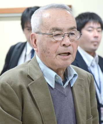 協議の場であいさつする水俣病被害市民の会の山下善寛代表＝９日午後１時半ごろ、熊本県水俣市