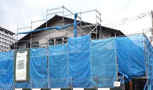 建設中のモデルハウス。資材高や人手不足が続く中、住宅メーカーは知恵を絞る＝鹿児島市与次郎１丁目