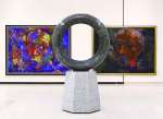 絹谷幸太「Ｃｉｒｃｕｌａｒ　Ｓｔｒｕｃｔｕｒｅ＿００１ａ」２０２５年、花こう岩（南アフリカ、茨城県）、２３０×１４０×９０センチ