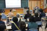 〈関連〉自己紹介するいろは中学校の入学予定者ら＝１１日、鹿児島市の同校