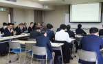 公募要領の説明を受ける参加者ら＝１１日、鹿児島市の県社会福祉センター