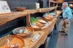 地元の野菜が並ぶかれい川物産館かあちゃん食堂＝１１日、霧島市隼人町嘉例川