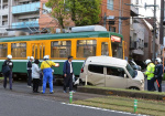 ２日に起きた市電と軽乗用車の接触事故現場＝鹿児島市郡元１丁目
