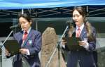 隊員の遺書を朗読する高校生＝１３日、南さつま市の万世特攻平和祈念館