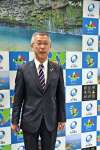 ２期目の当選を果たし「身の引き締まる思い」と語る石畑博町長＝１４日、南大隅町役場